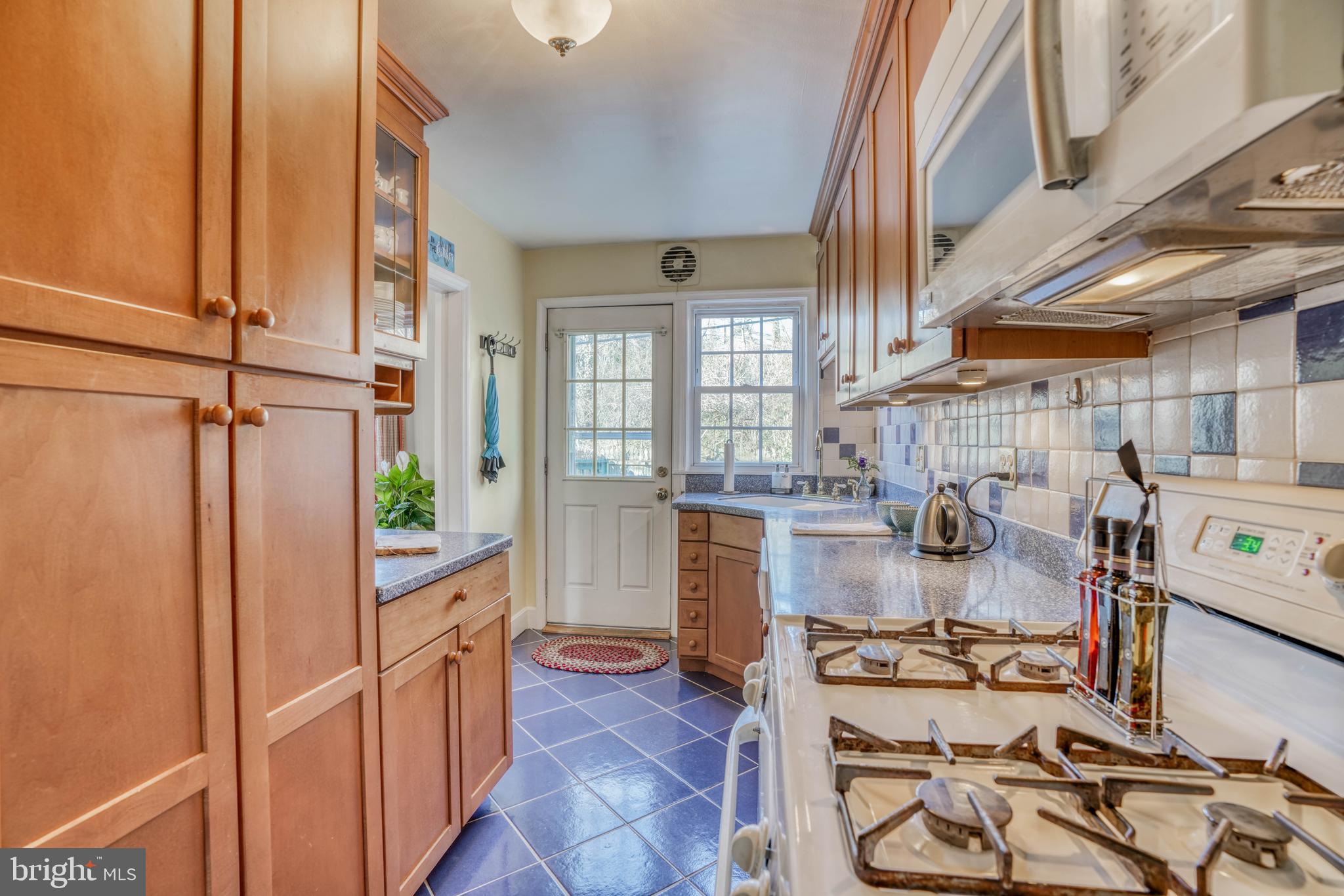 170 Dumbarton Road Baltimore, MD 21212 - Photo 14 of 50 Lots of Pantry Space!