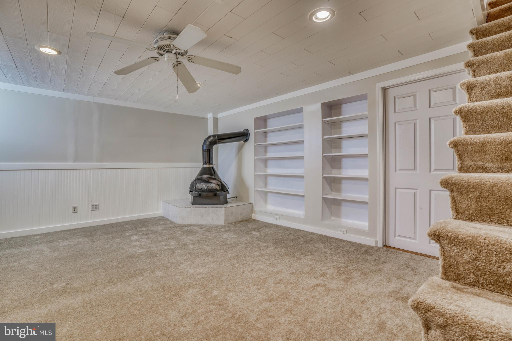 170 Dumbarton Road Baltimore, MD 21212 - Photo 18 of 50 Cozy Family Room with gas Fireplace.