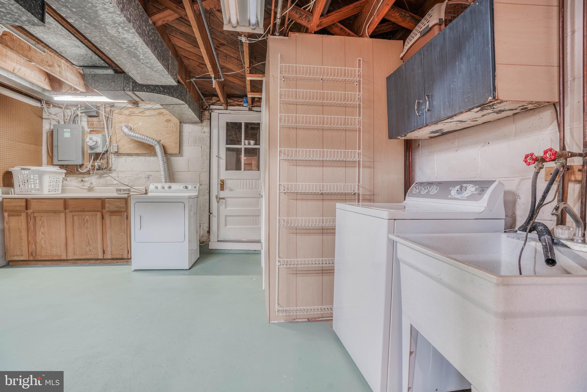 170 Dumbarton Road Baltimore, MD 21212 - Photo 22 of 50 Clean and Tidy Laundry Area with storage.
