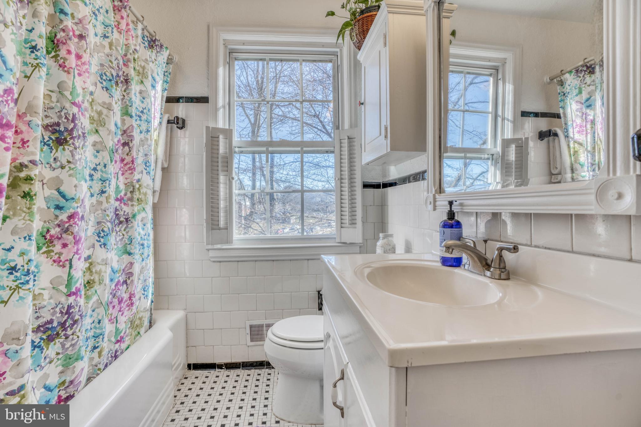 170 Dumbarton Road Baltimore, MD 21212 - Photo 42 of 50 Upper Bath