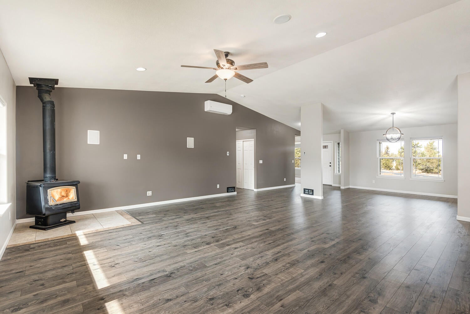 21305 Southwest Gift Road Bend, OR 97703 - Photo 7 of 46 Great Room
