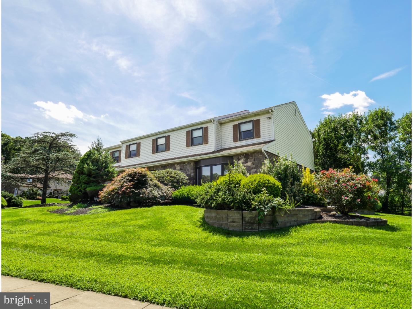 90 Snowflake Road Huntingdon Valley, PA 19006 - Photo 2 of 21 Exterior Front
