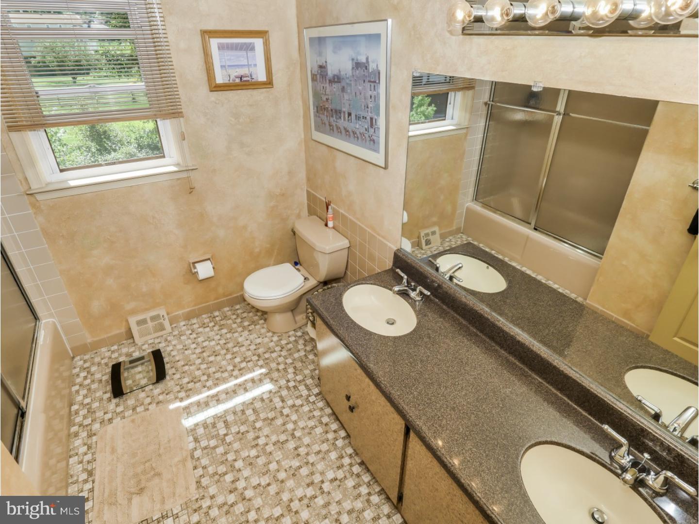 90 Snowflake Road Huntingdon Valley, PA 19006 - Photo 13 of 21 Bathroom