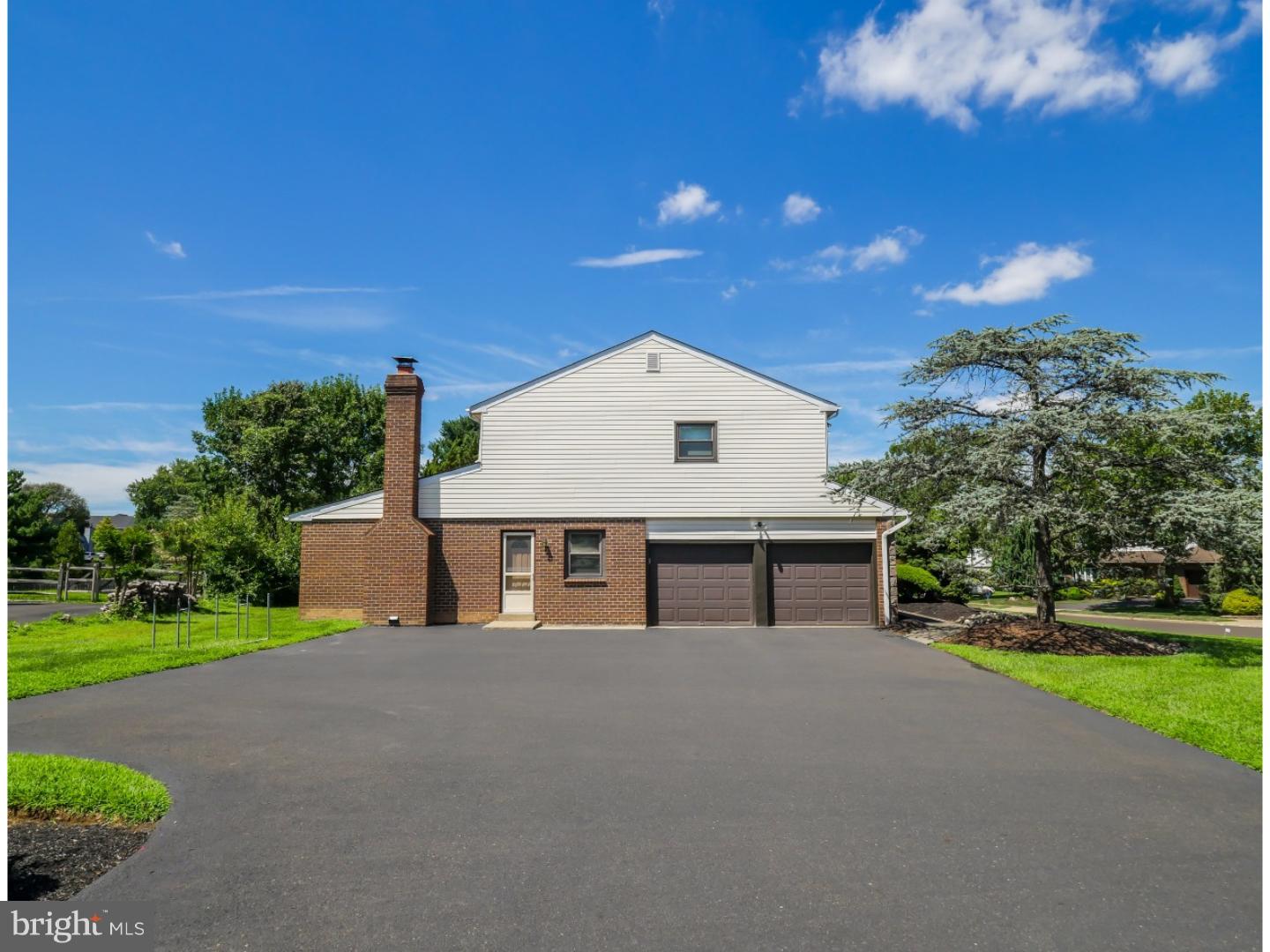 90 Snowflake Road Huntingdon Valley, PA 19006 - Photo 19 of 21 Exterior Side
