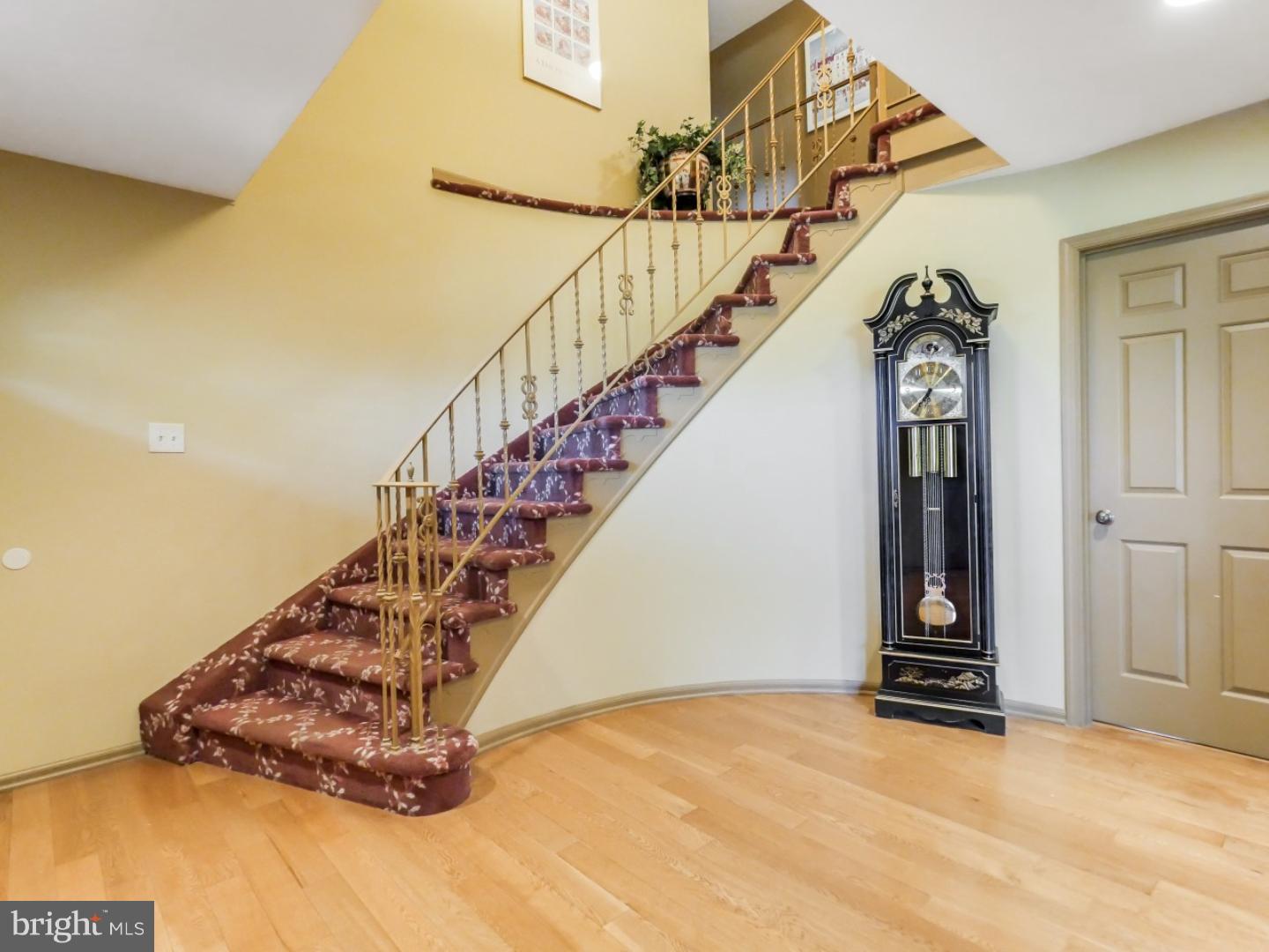 90 Snowflake Road Huntingdon Valley, PA 19006 - Photo 3 of 21 Foyer