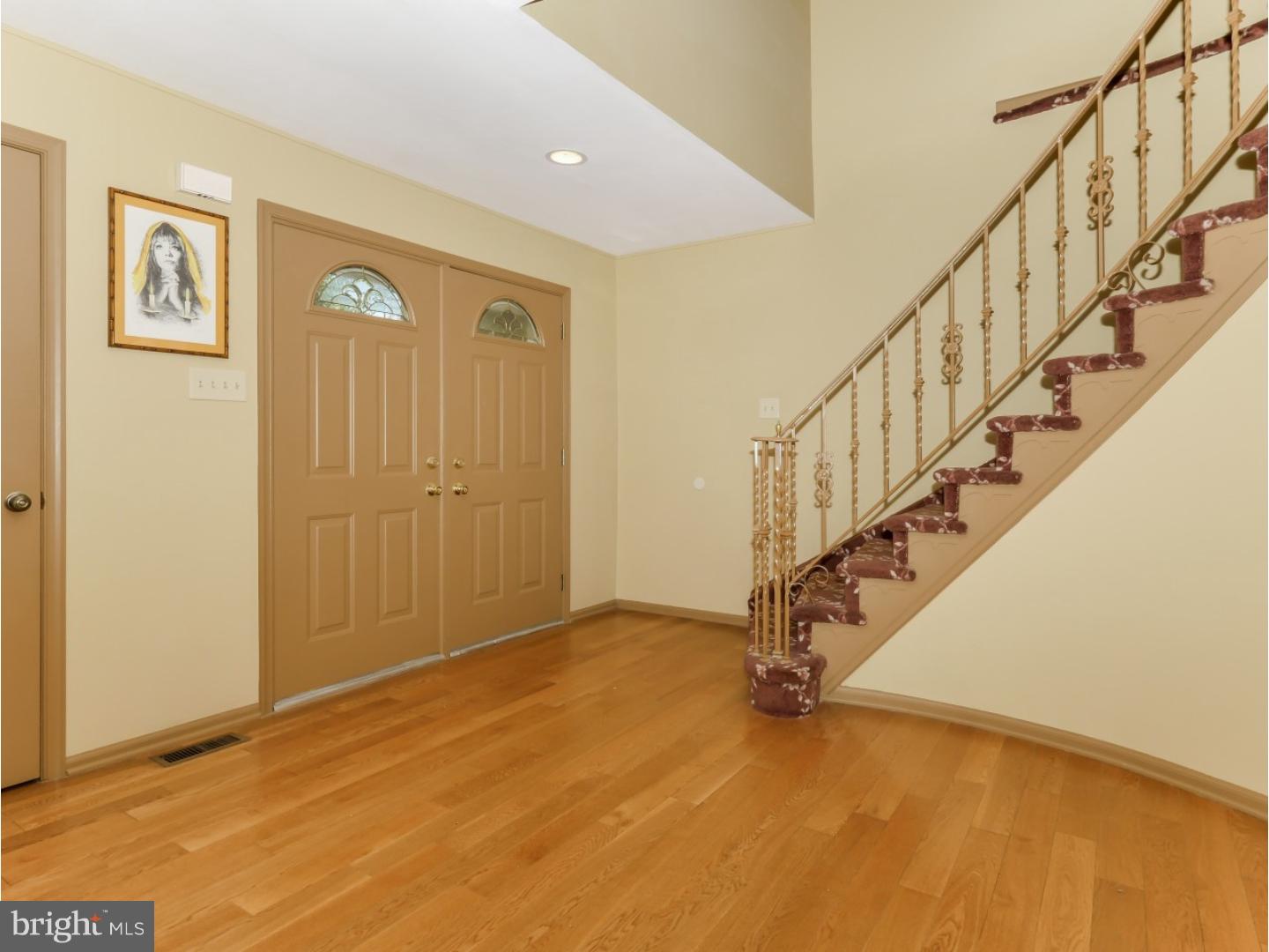 90 Snowflake Road Huntingdon Valley, PA 19006 - Photo 4 of 21 Foyer