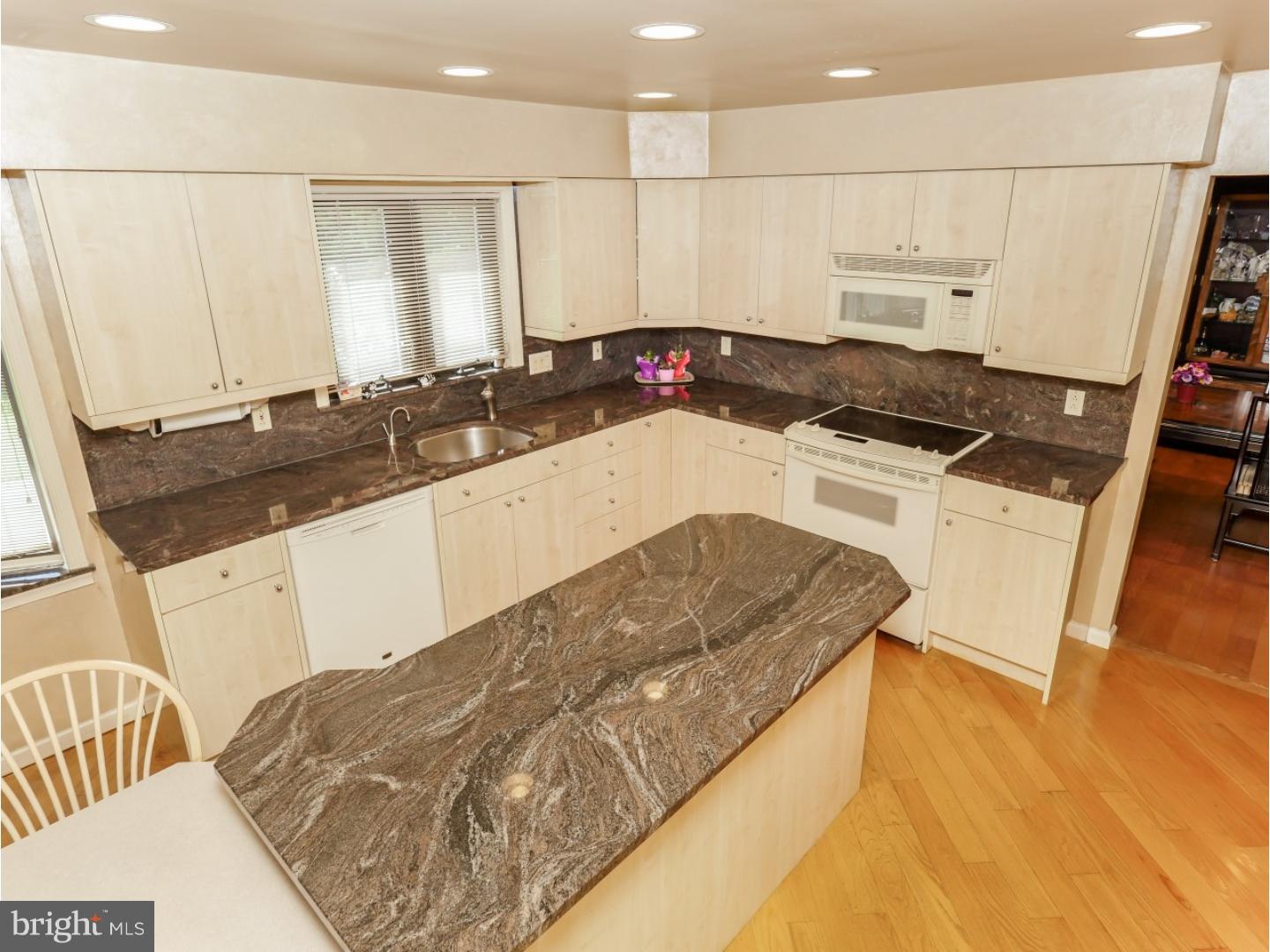 90 Snowflake Road Huntingdon Valley, PA 19006 - Photo 6 of 21 Kitchen