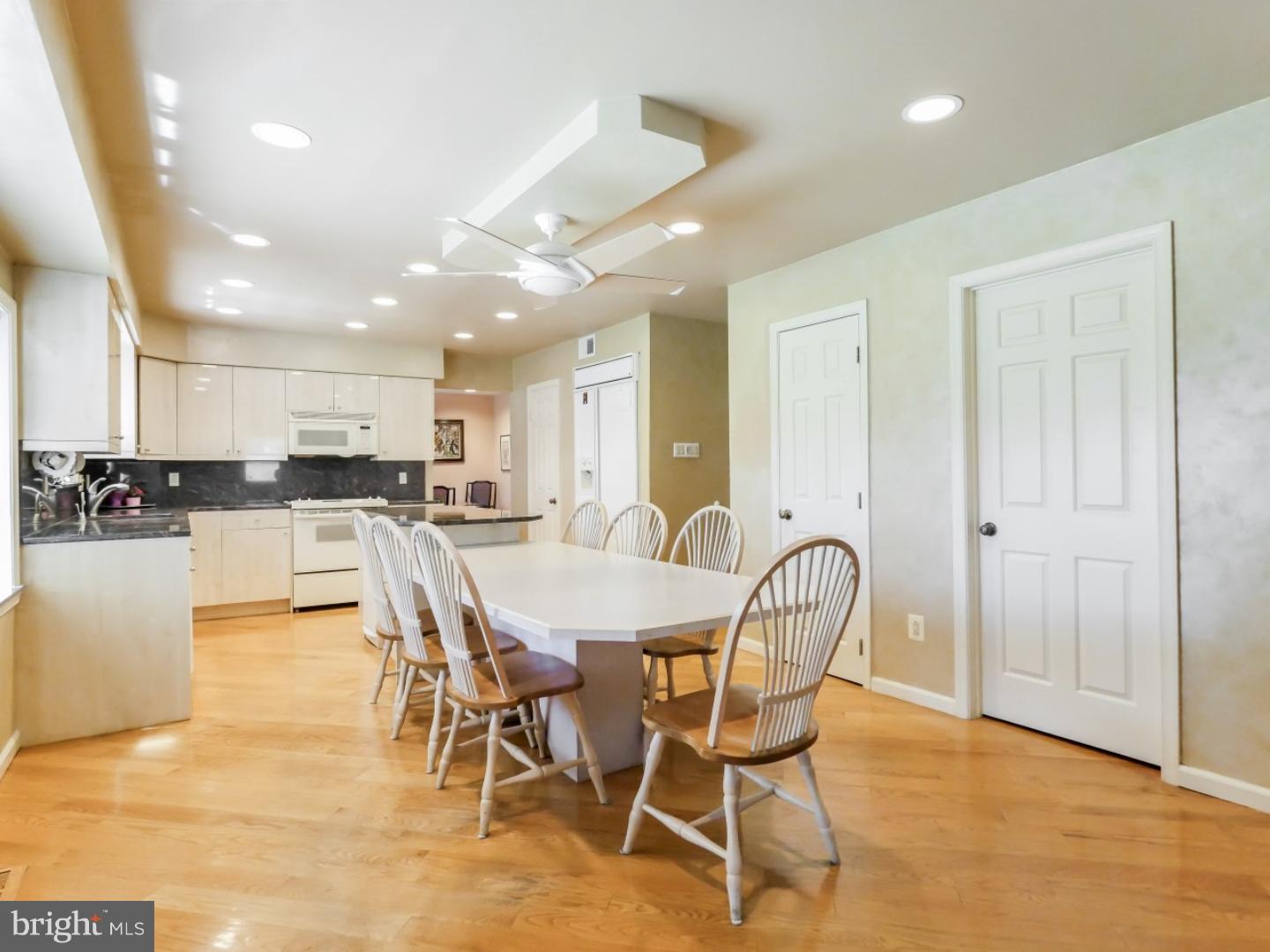 90 Snowflake Road Huntingdon Valley, PA 19006 - Photo 8 of 21 Kitchen