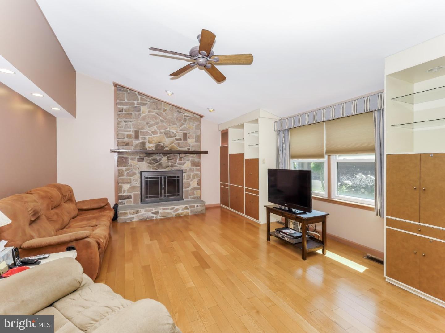 90 Snowflake Road Huntingdon Valley, PA 19006 - Photo 10 of 21 Family Room