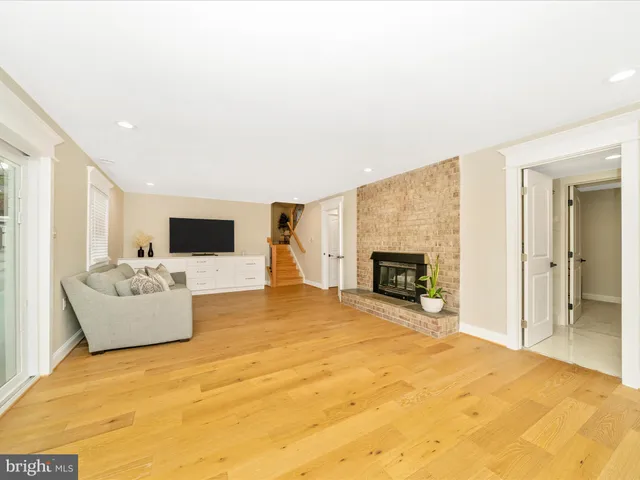 $883,500 | 4008 Barnsley Lane, Olney, MD 20832