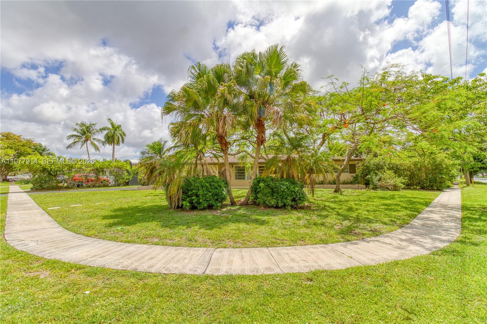 192 Southwest 62nd Terrace Plantation, FL 33317 - Photo 3 of 49