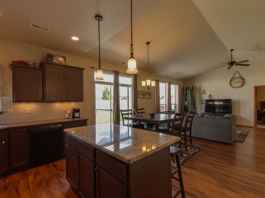 5118 North Bannen Road Spokane Valley, WA 99216 - Photo 6 of 20 Gallery Image 6