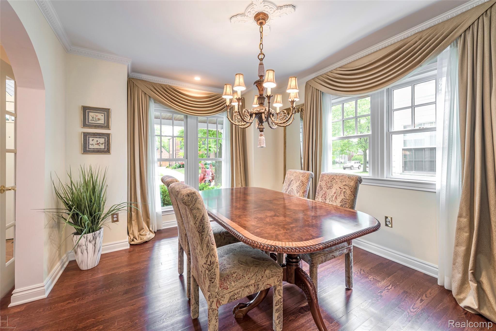 1367 Villa Road Birmingham, MI 48009 - Photo 10 of 37 Elegant Dining Room