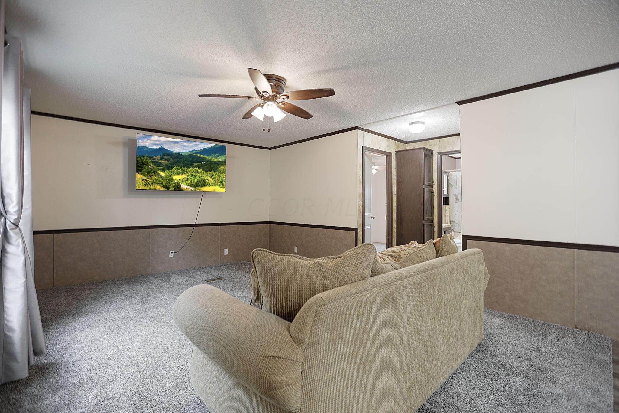 4015 Leffler Road Roseville, OH 43777 - Photo 26 of 93 Living Room