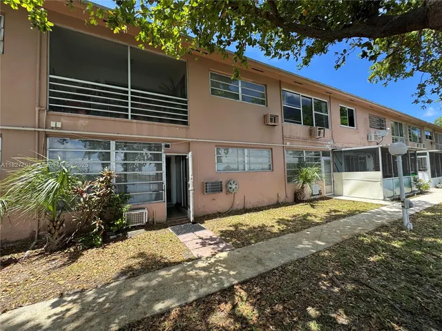 $54,900 | 270 Northeast 191st Street, Unit 108, Miami, FL 33179