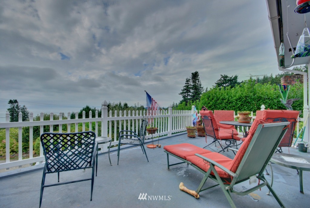 1597 Polnell Road Oak Harbor, WA 98277 - Photo 3 of 17 Gallery Image 3