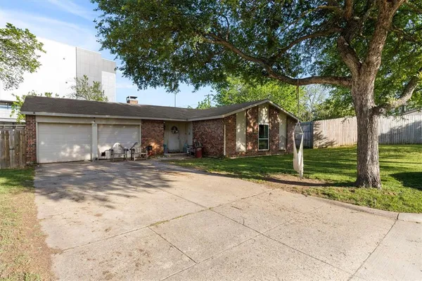 $215,000 | 3721 French Wood Drive, Arlington, TX 76016