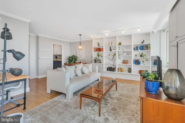 $2,200 | 604-36 South Washington Square, Unit 1209, Philadelphia, PA 19106