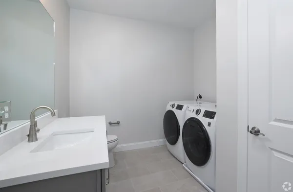 $2,950 | 74 Rockingham Road, Unit 104, Derry, NH 03038