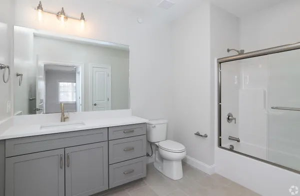 $2,950 | 74 Rockingham Road, Unit 104, Derry, NH 03038