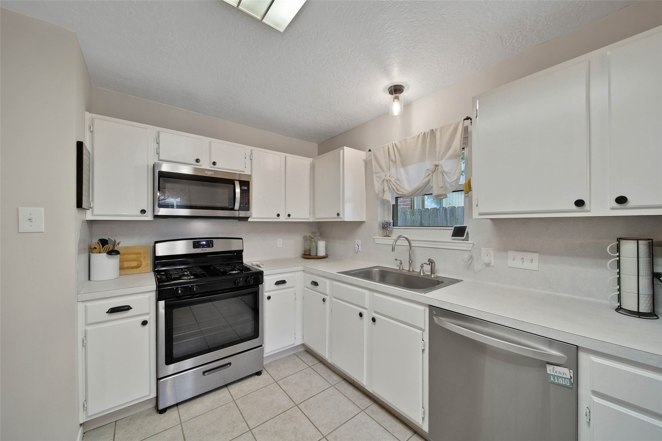 4843 Drew Forest Lane Humble, TX 77346 - Photo 12 of 37 The gas range will make your cooking easy!