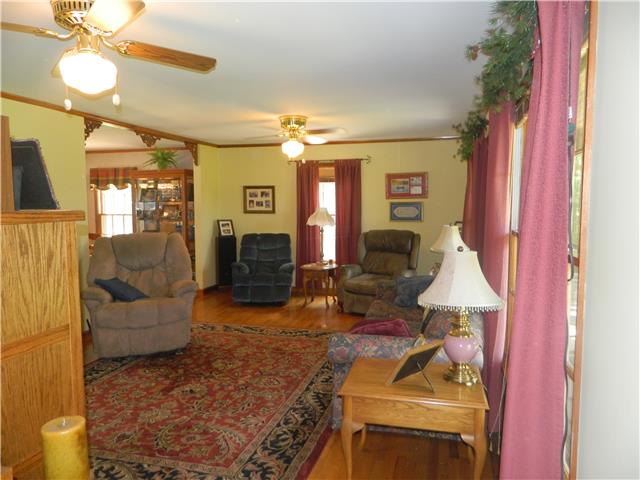 3897 Grandaddy Road Lawrenceburg, TN 38464 - Photo 9 of 20 Living Room