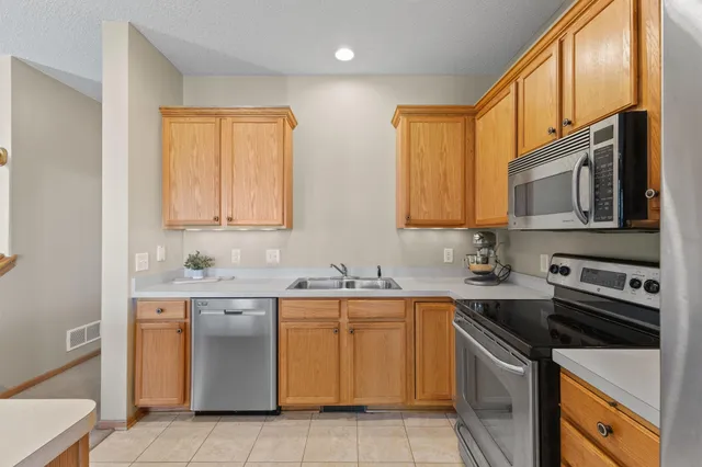 $269,900 | 14569 Everton Avenue North, Unit 8, Hugo, MN 55038