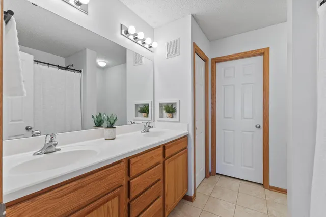 $269,900 | 14569 Everton Avenue North, Unit 8, Hugo, MN 55038