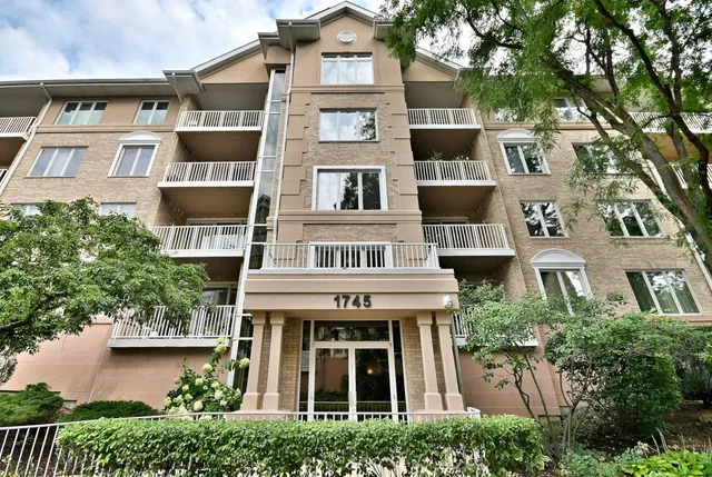 $450,000 | 1745 Pavilion Way, Unit 502, Park Ridge, IL 60068
