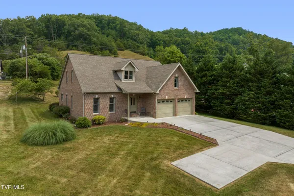 $359,900 | 44745 Veterans Memorial Highway, Pennington Gap, VA 24277