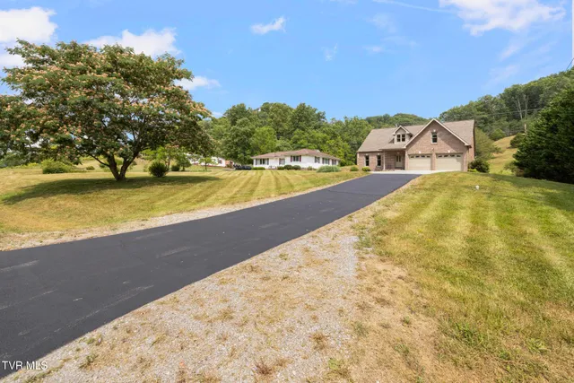 $359,900 | 44745 Veterans Memorial Highway, Pennington Gap, VA 24277