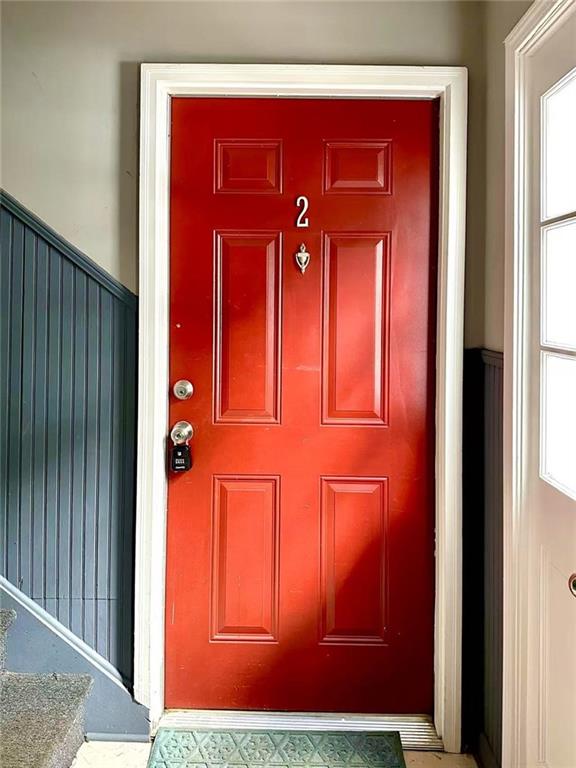 3665 Chestnut Drive, Unit F2 Atlanta, GA 30340 - Photo 4 of 21 an entryway with wooden floor
