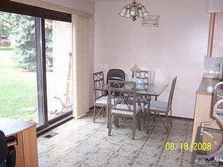 sitting area in kitchen