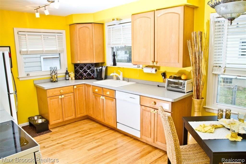 2213 Earlmont Road Berkley, MI 48072 - Photo 4 of 16