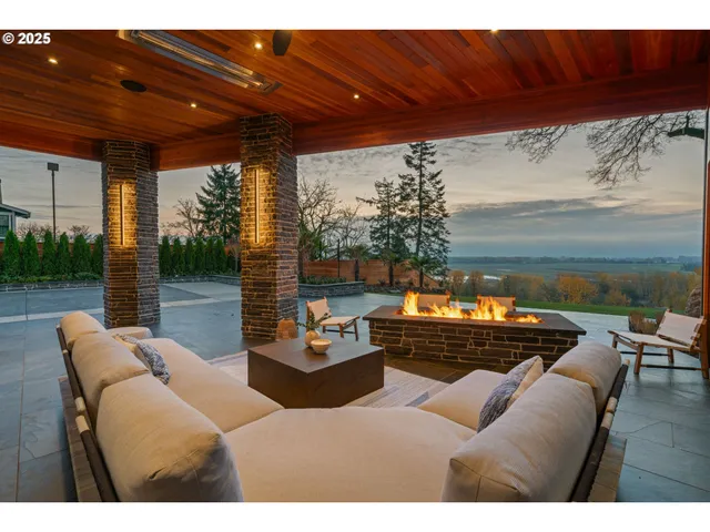 a view of building with street