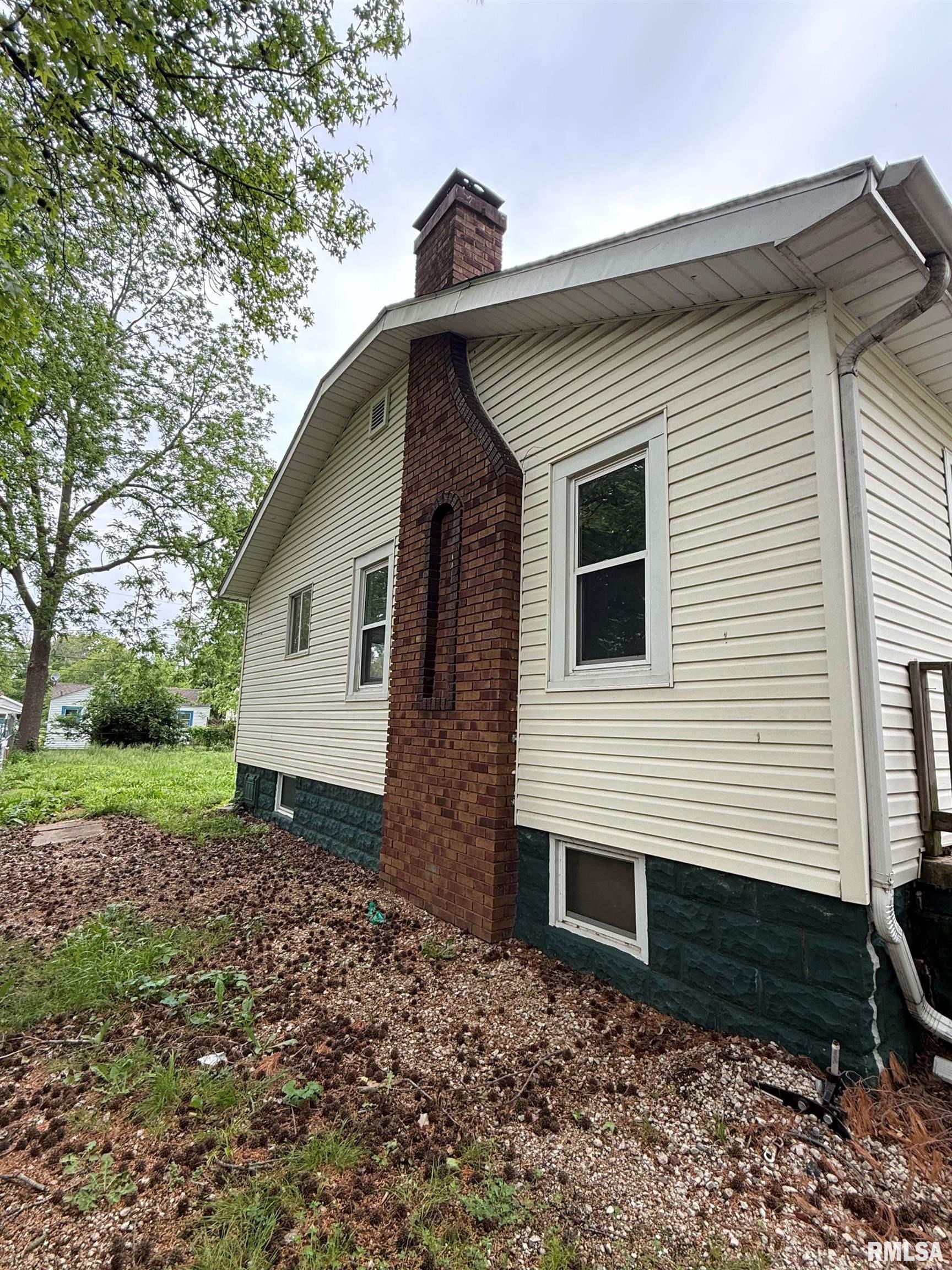 1252 East Whitmer Street Decatur, IL 62521 - Photo 3 of 23