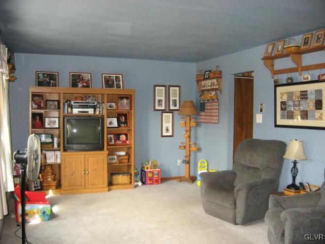 2947 Center Road Northampton, PA 18067 - Photo 2 of 12 Gallery Image 2