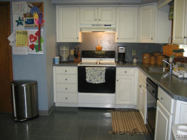 2947 Center Road Northampton, PA 18067 - Photo 4 of 12 Gallery Image 4