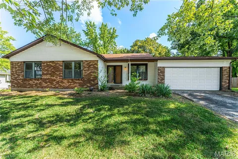 $199,900 | 13 Ashbrook Drive, St. Peters, MO 63376