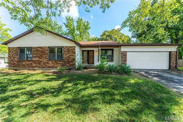 $199,900 | 13 Ashbrook Drive, St. Peters, MO 63376