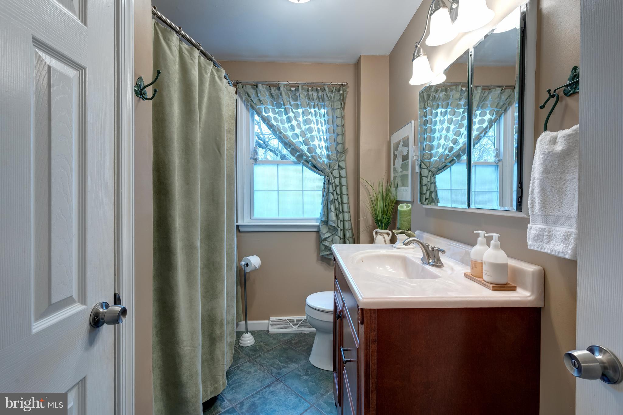 127 Bartholomew Road Berwyn, PA 19312 - Photo 26 of 38 Hall Bathroom