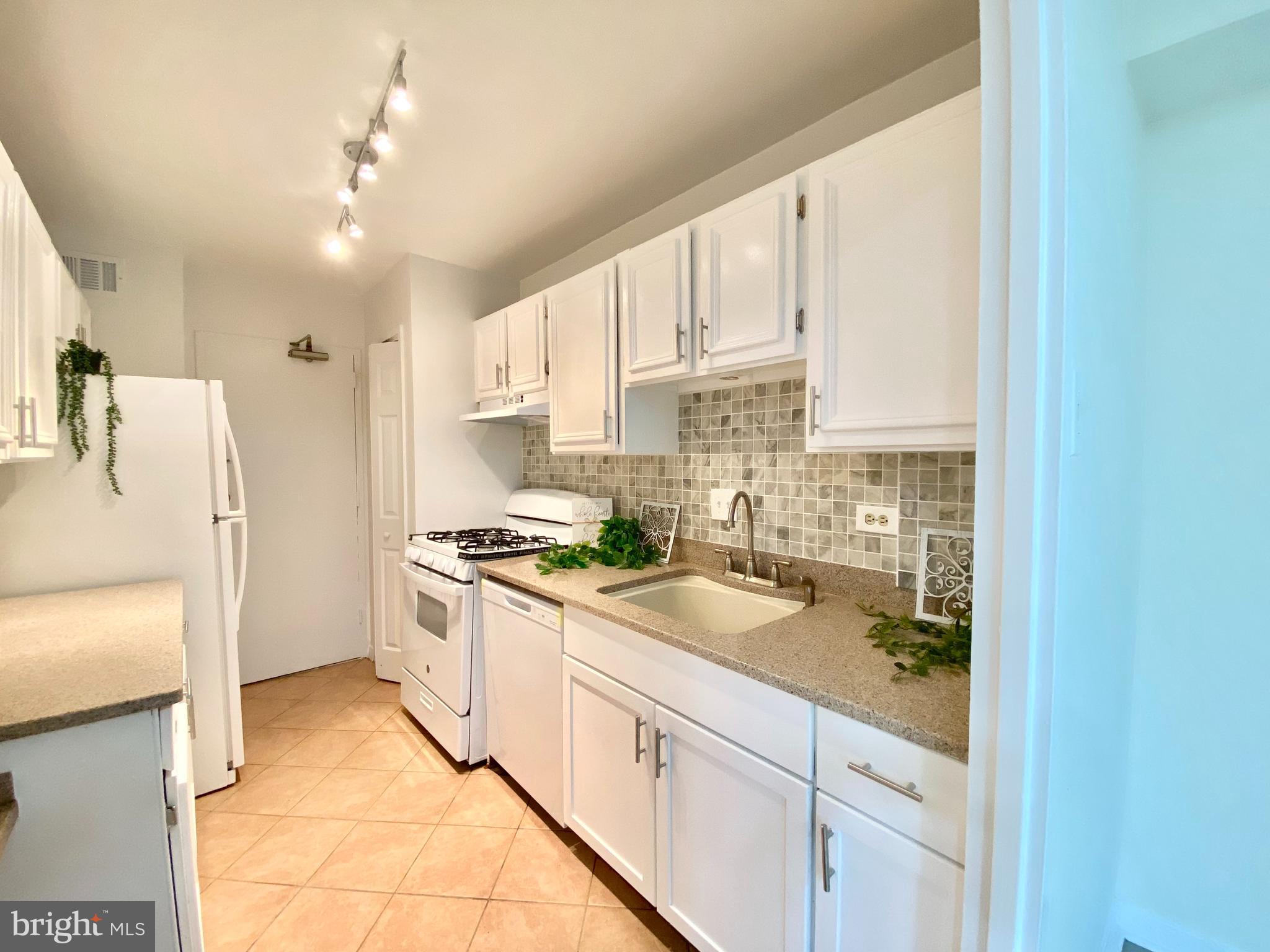 1900 Lyttonsville Road, Unit 114 Silver Spring, MD 20910 - Photo 2 of 34