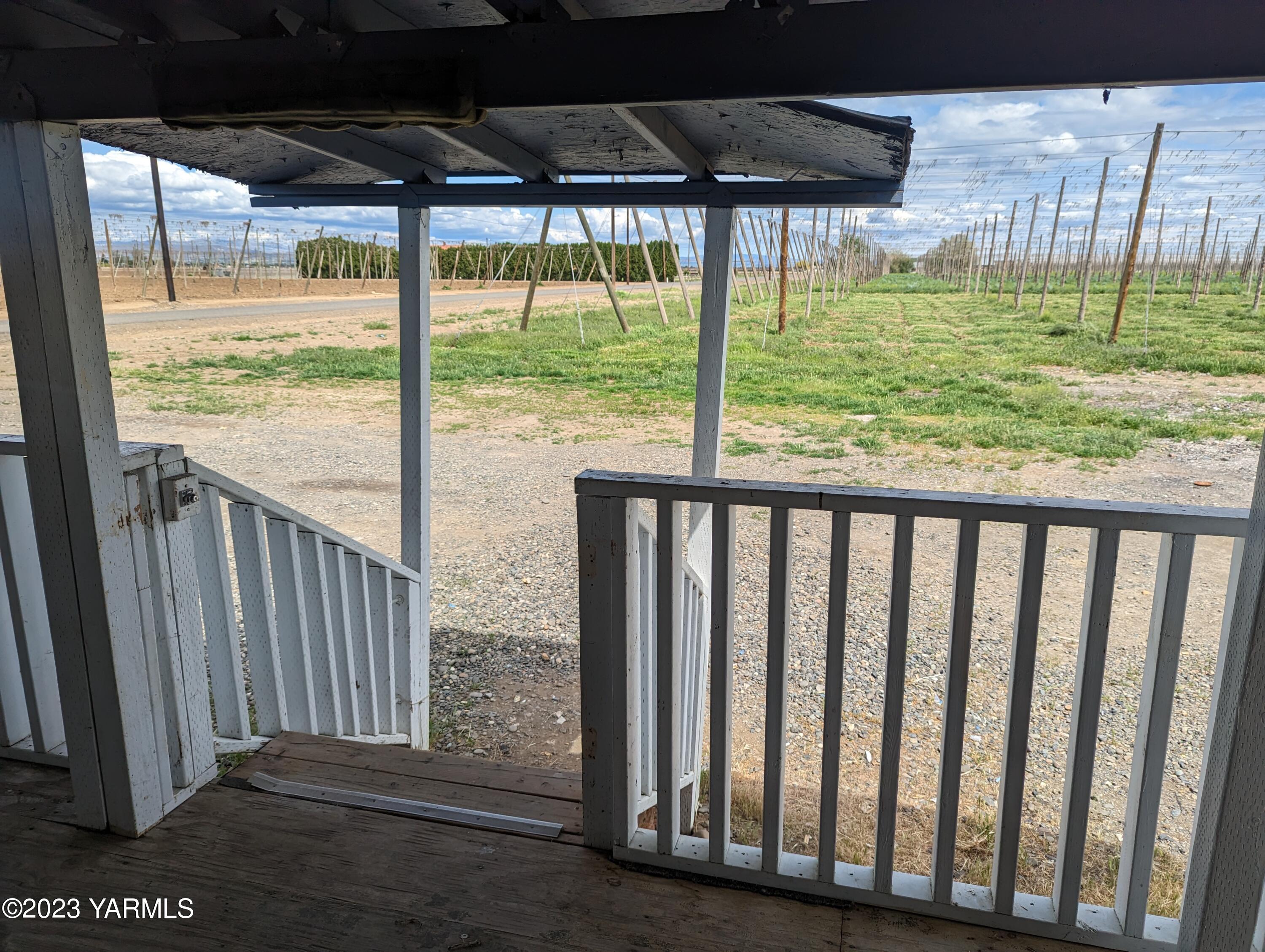 4320 McDonald Road Wapato, WA 98951 - Photo 17 of 23 PXL_20230507_213003122