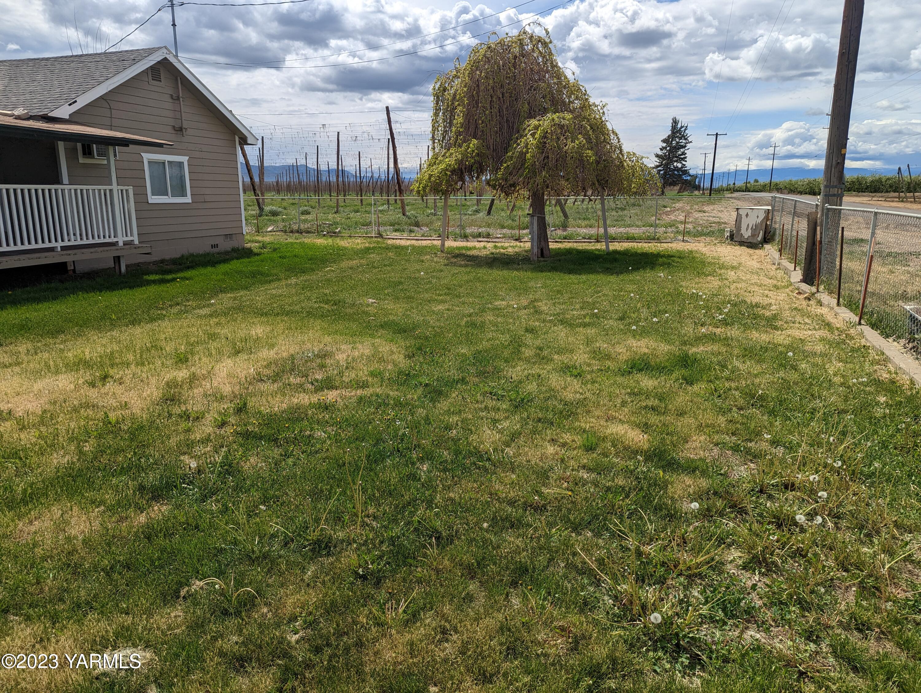 4320 McDonald Road Wapato, WA 98951 - Photo 21 of 23 PXL_20230507_214012032