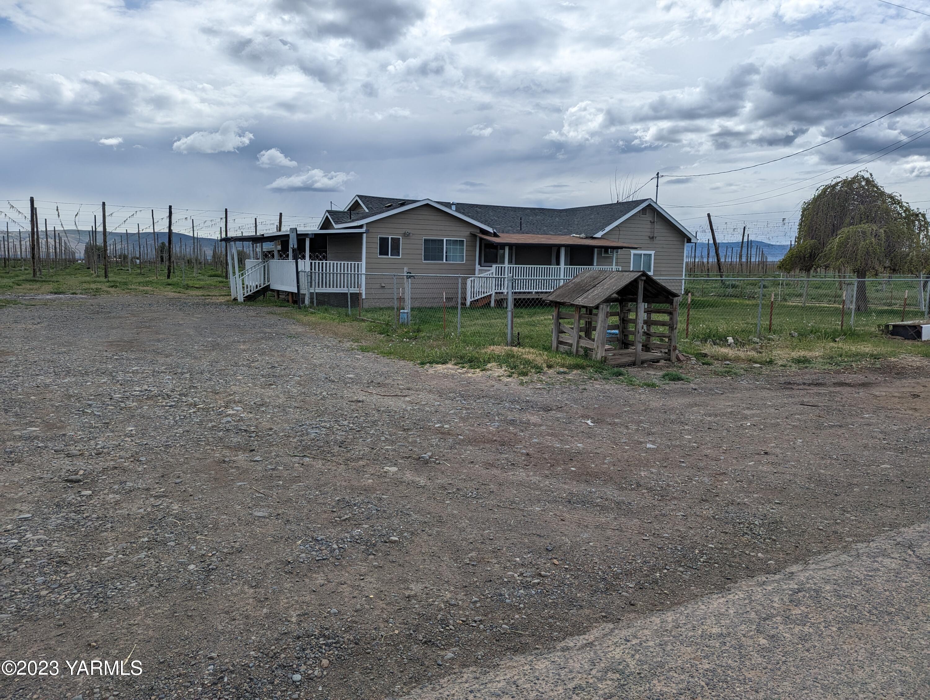 4320 McDonald Road Wapato, WA 98951 - Photo 22 of 23 PXL_20230507_214350433
