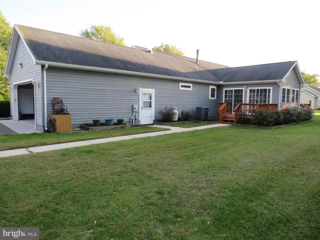 a view of a yard in front of a house