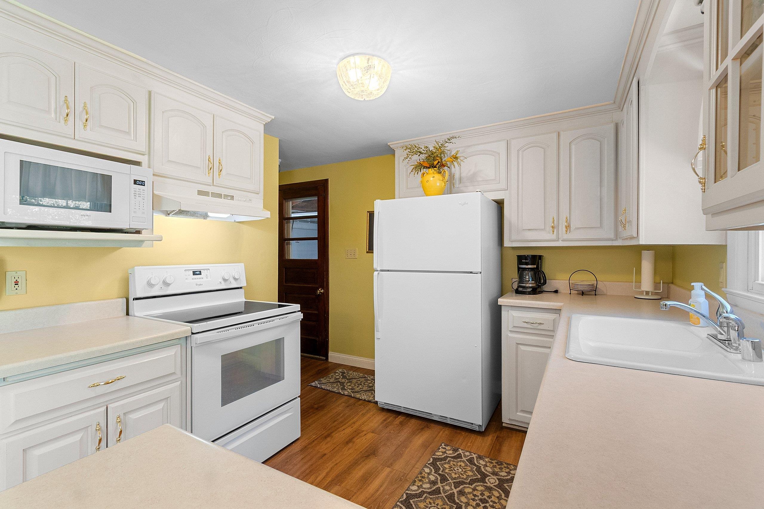 1430 Oak Ridge Drive Green Bay, WI 54304 - Photo 24 of 44