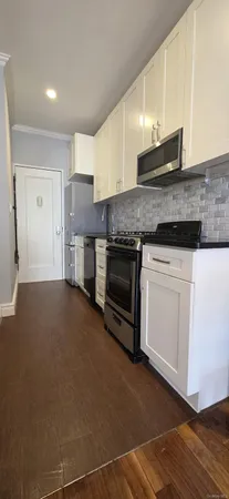 $3,000 | 133 Lincoln Avenue, Unit C, Mineola, NY 11501