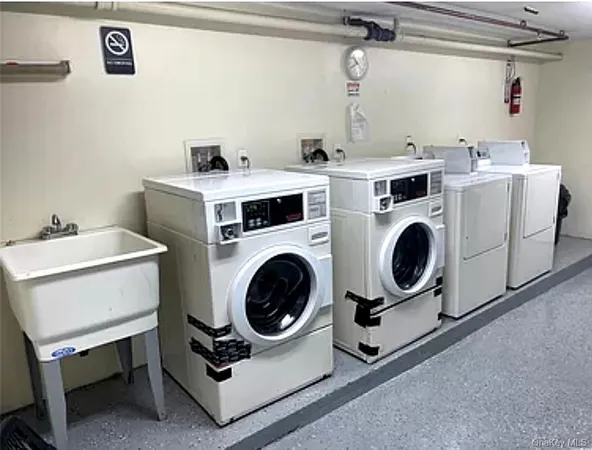 $3,000 | 133 Lincoln Avenue, Unit C, Mineola, NY 11501