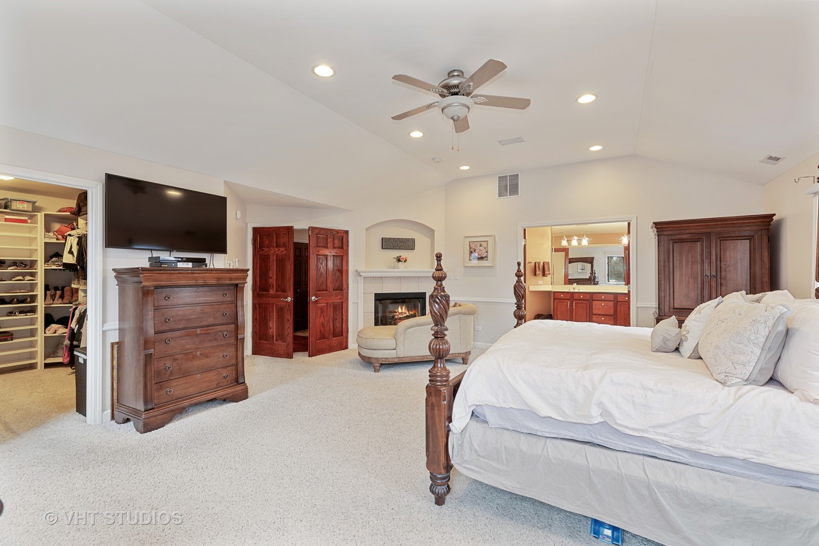2126 Pine Road Homewood, IL 60430 - Photo 13 of 22 a bedroom with a bed and a flat screen tv